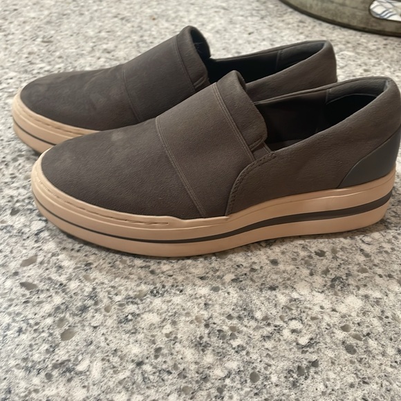 Clark’s CloudSteppers Slip On Sneaker Size 8 gray - Picture 8 of 12